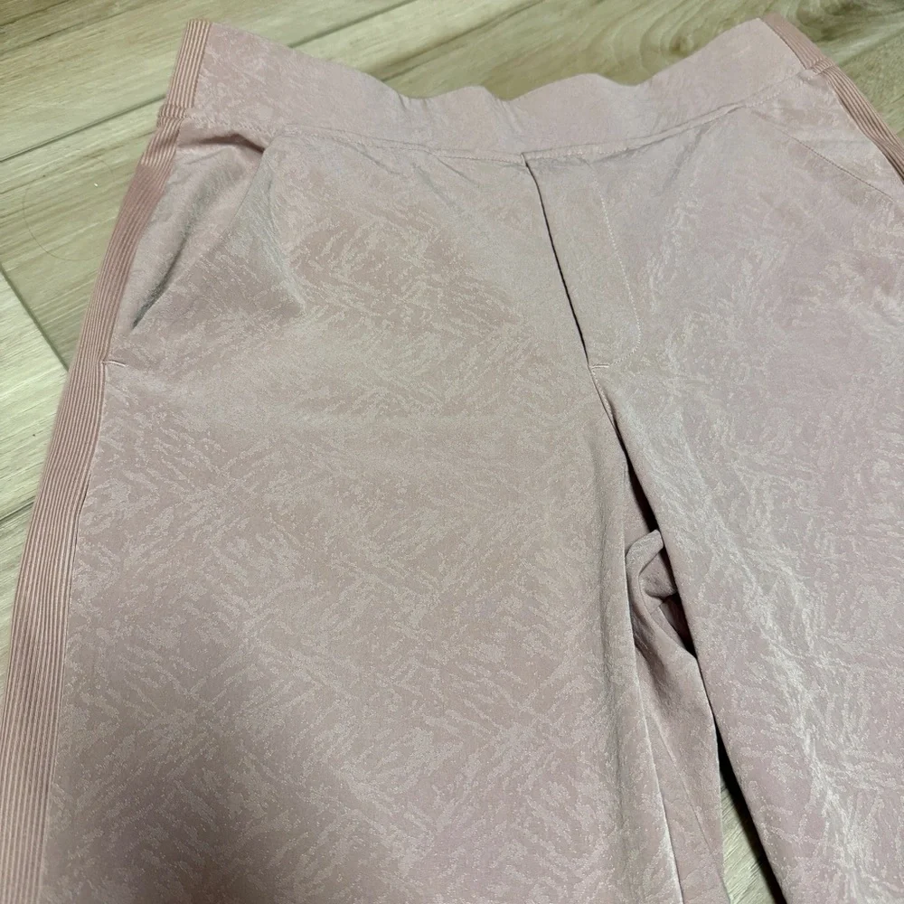 Athleta| EUC Light Pink Textured Brooklyn Joggers in Women’s Size 4 - Picture 4 of 5